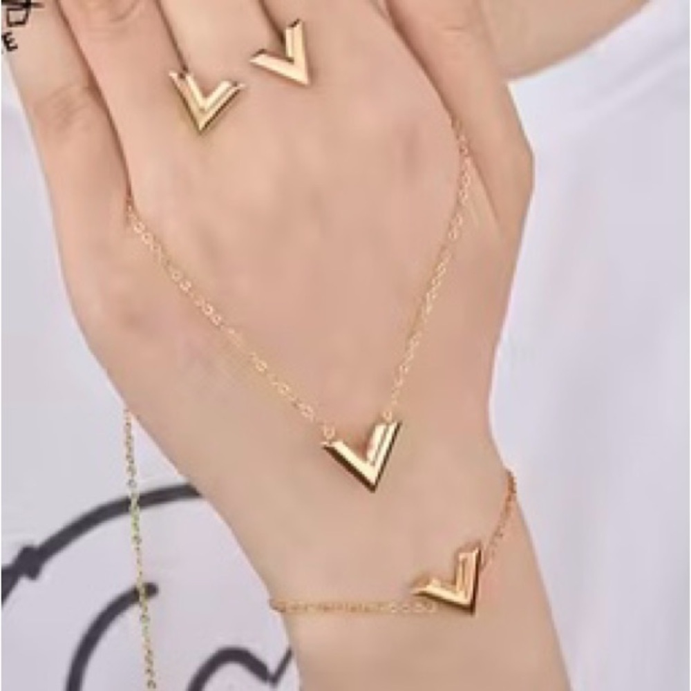 Gold V-Shaped Necklace & Bracelet Set - Elegant Women Jewelry